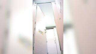 Quay lén nhà vệ sinh công ty toàn gái đẹp