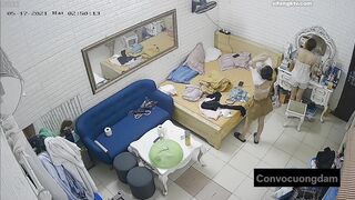 Quay lén 3 chị em thuê chung phòng trọ 2