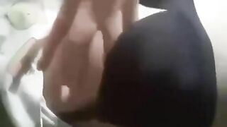 *** nhìn cặp vú đã muốn bú