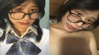 Loli mình dây vú non lồn múp khoe hàng thủ dâm kích thích