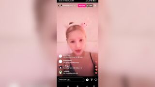 Núm vú Xoài Non nấp ló khi đang live