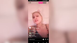 Núm vú Xoài Non nấp ló khi đang live