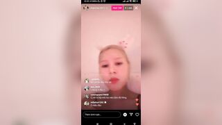 Núm vú Xoài Non nấp ló khi đang live