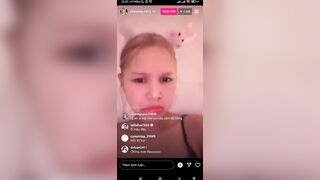 Núm vú Xoài Non nấp ló khi đang live