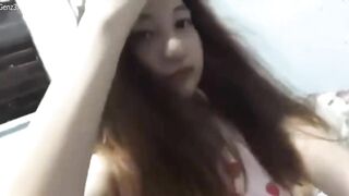Leak, E Gái xinh khiêu dâm show lồn rậm thủ dâm bắn nước