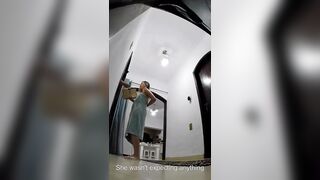 Không mặt quần áo ra nhận hàng shipper 2
