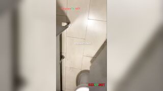 Quay lén cặp đôi đi Winmart Vào Toilet djt nhau tập thể