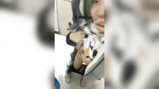 Clip Hot Bảo Vệ Hấp Diêm Giáo Viên Trong Nhà Vệ Sinh