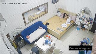 Quay lén 3 chị em thuê chung phòng trọ 7