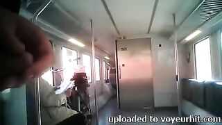 Sục trên xe bus cho các cô gái xem P1