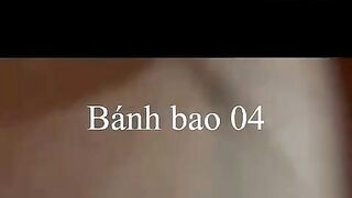 Trở vợ khoe vú trên xe