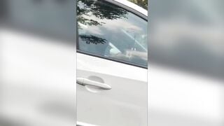 Xe cộ hôm nay chả hiểu sao đánh lái mãi mà k chạy cứ giật giật