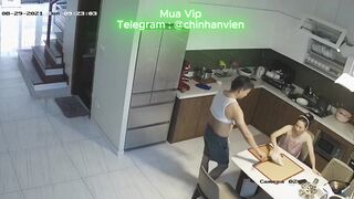 Hack Camera Chồng bắt vợ mút chim ở phòng bếp