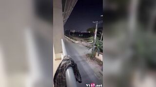 SV, Bắt e Teen Show vú ở TTTM djt lén ở tàu điện Public