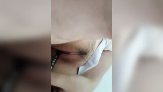 Đang học nhưng bị nứng phải vào nhà vệ sinh trường thủ dâm
