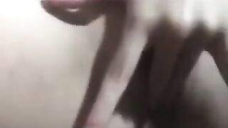 phât hiện vid trong điện thoai con em gái