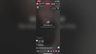 Idol chơi lớn vừa tắm vừa live