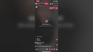 Idol chơi lớn vừa tắm vừa live