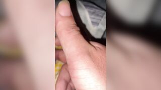Lén mò lồn mà chưa gì bé nó đã chảy nhoe nhoét dịch nhờn ra nệm khiếp hồn