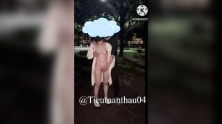 Vợ chiều chồng ra công viên cho người lạ bóp vú bú lồn