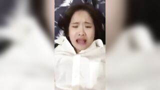 Lần đầu trải nghiệm con cu 20 cm em gái sướng quá trợn mắt lè cả cưỡi ra rên la