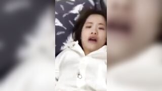 Lần đầu trải nghiệm con cu 20 cm em gái sướng quá trợn mắt lè cả cưỡi ra rên la