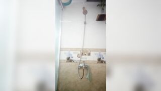 Em gái đi tắm khoe dáng ngon hàng ngon quá