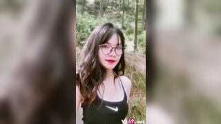 Vũ Linh Nhi, Vào rừng Public Thủ dâm Gạ chịch người lạ và cái kết