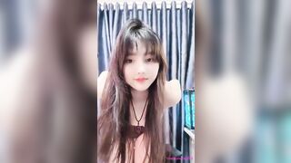 Streamer Trung Quốc Trả kèo móc lồn khoe vú khi Donate