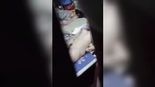 Quay lén em gái phòng bên thủ dâm ( nguồn sưu tầm )