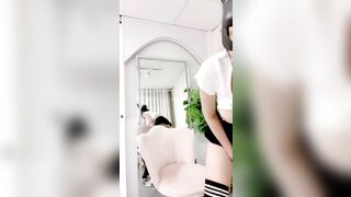 Em gái tiệm gội đầu rảnh lên live móc lồn hàng ngon quá