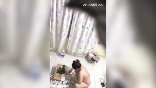 Quay lén chị hàng xóm chubby vú to lồn múp lắm lông cởi chuồng ở nhà