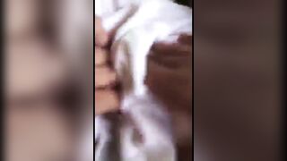 Bóp vú con bạn thân thích nghịch điện thoại vú to hàng ngon