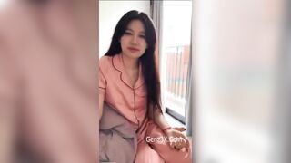 Sáng sớm con vợ đã nứng lồn gạ chồng địt