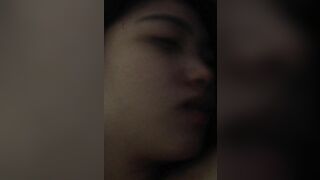 Thương em gái bất lực để thằng chủ nợ vừa địt vừa quay clip
