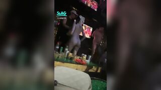 Chưa kịp hát đã tụt hết quần áo gạ địt mấy em nhân viên vú to lồn ngon