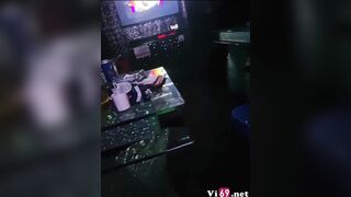Mấy em nhân viên quán hát dâm đãng vú to lồn múp