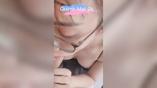 E Quỳnh Mai 2k bú cu người lạ nuốt trọn tinh trùng không còn 1 giọt