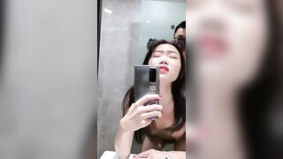 Doggy con bồ của thằng bạn trong nhà tắm khi sang nhà chơi