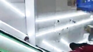 Quay lén dưới váy các em gái đi siêu thị P1
