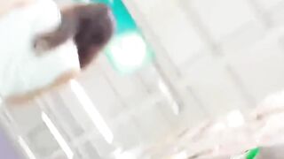 Quay lén dưới váy các em gái đi siêu thị P1