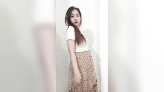 Em gái với cái lồn không lông