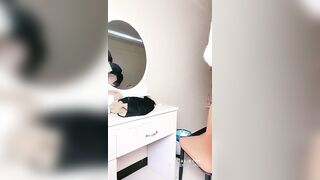 3 em gái Loli lồn không lông siêu non thay phiên nhau thủ dâm livestream kiếm tiền P3