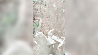 sục sau lưng em học sinh