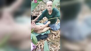 Có tuổi rồi mà vẫn đưa người tình vô rừng chơi