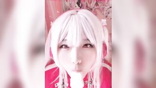 Em loli cosplay thủ dâm bằng kem