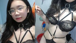 Sex tối cổ của em xinh gái dâm đeo kính