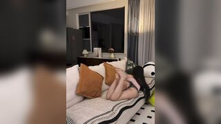 Quay lén con bạn thân mông to hàng ngon