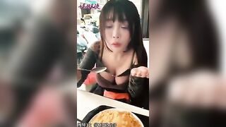 Độc lạ, Dẫn e đi Ăn Mì cay, mà E Public Show lồn cho djt