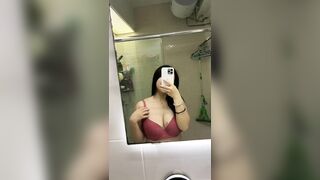 Clip Của Một Em Gái Sinh Viên Dâm Vú Khủng ( Phần Show)